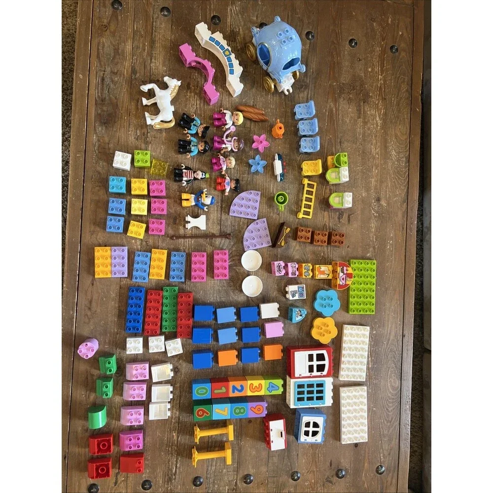 Lego Duplo Lot Disney, Carriage, Doors, Windows, Beds, Flowers, Chairs 110+ Lot